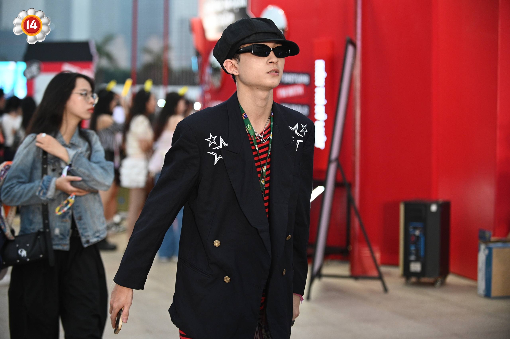 Fan "anh Long" không chất thì ai chất? SVĐ Mỹ Đình thành fashion week thật rồi!- Ảnh 6. Fan "anh Long" không chất thì ai chất? SVĐ Mỹ Đình thành fashion week thật rồi!- Ảnh 6.