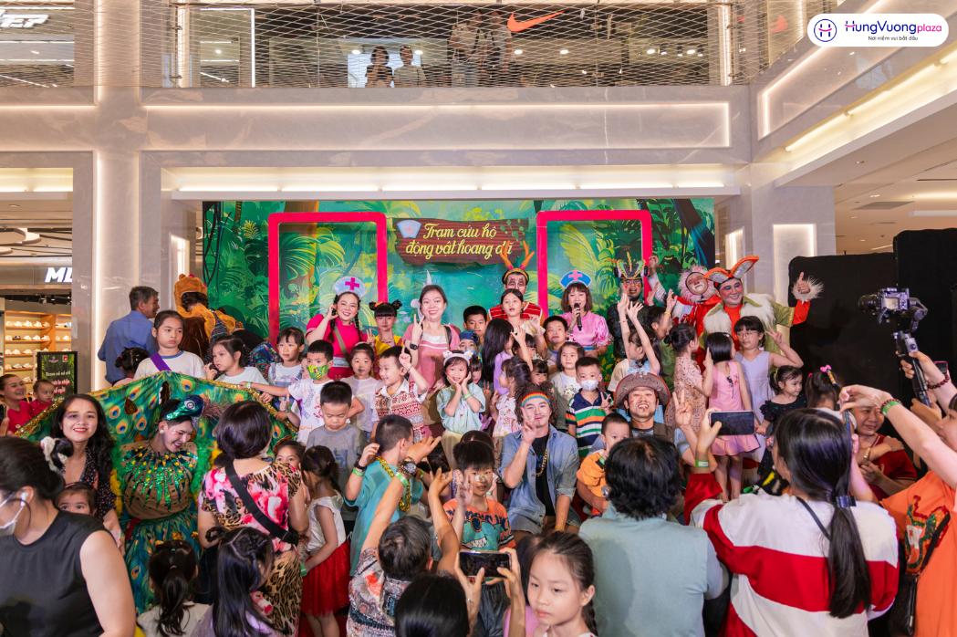 Hàng trăm gia đình đổ về Hùng Vương Plaza dịp Quốc tế Thiếu nhi: Một ngày trọn vẹn với nhiều cảm xúc 1 Hàng trăm gia đình đổ về Hùng Vương Plaza dịp Quốc tế Thiếu nhi: Một ngày trọn vẹn với nhiều cảm xúc hang tram gia dinh do ve hung vuong plaza dip quoc te thieu nhi mot ngay tron ven voi nhieu cam