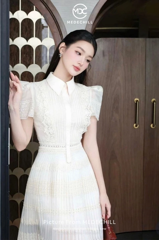 Hương Liên chuẩn "dâu hào môn": Diện set đồ hơn 1 tỷ, thắt lưng 20 triệu, tới dây buộc tóc cũng là hàng hiệu- Ảnh 11. Hương Liên chuẩn "dâu hào môn": Diện set đồ hơn 1 tỷ, thắt lưng 20 triệu, tới dây buộc tóc cũng là hàng hiệu- Ảnh 11.