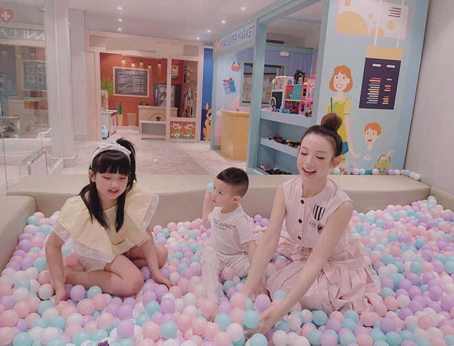 Sao Việt bỏ tiền tỷ đầu tư khu vui chơi tại gia cho con: Từ trung tâm thương mại tới sân chơi rộng lớn ai nhìn cũng mê sao viet bo tien ty dau tu khu vui choi tai gia cho con tu trung tam thuong mai toi san choi rong lon ai nhin cung me