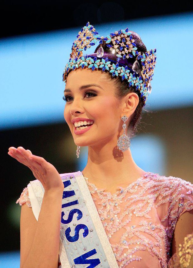 Tân Hoa hậu thế giới 2025 chơi hệ tâm linh, "xào lại" bí kíp đăng quang của 2 Miss World tiền nhiệm- Ảnh 7. Tân Hoa hậu thế giới 2025 chơi hệ tâm linh, "xào lại" bí kíp đăng quang của 2 Miss World tiền nhiệm- Ảnh 7.