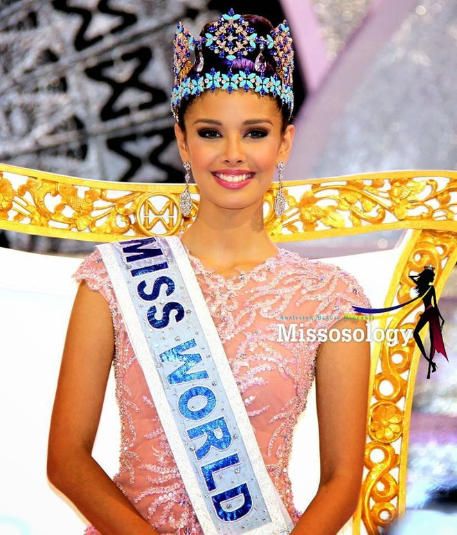 Tân Hoa hậu thế giới 2025 chơi hệ tâm linh, "xào lại" bí kíp đăng quang của 2 Miss World tiền nhiệm- Ảnh 1. Tân Hoa hậu thế giới 2025 chơi hệ tâm linh, "xào lại" bí kíp đăng quang của 2 Miss World tiền nhiệm- Ảnh 1.