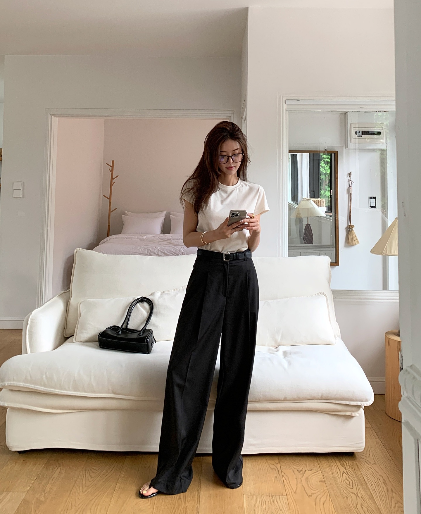 Top 4 món thời trang công sở trẻ trung nhất, nếu bạn có hết thì ngày nào cũng được đồng nghiệp khen mặc đẹp- Ảnh 7. Top 4 món thời trang công sở trẻ trung nhất, nếu bạn có hết thì ngày nào cũng được đồng nghiệp khen mặc đẹp- Ảnh 7.