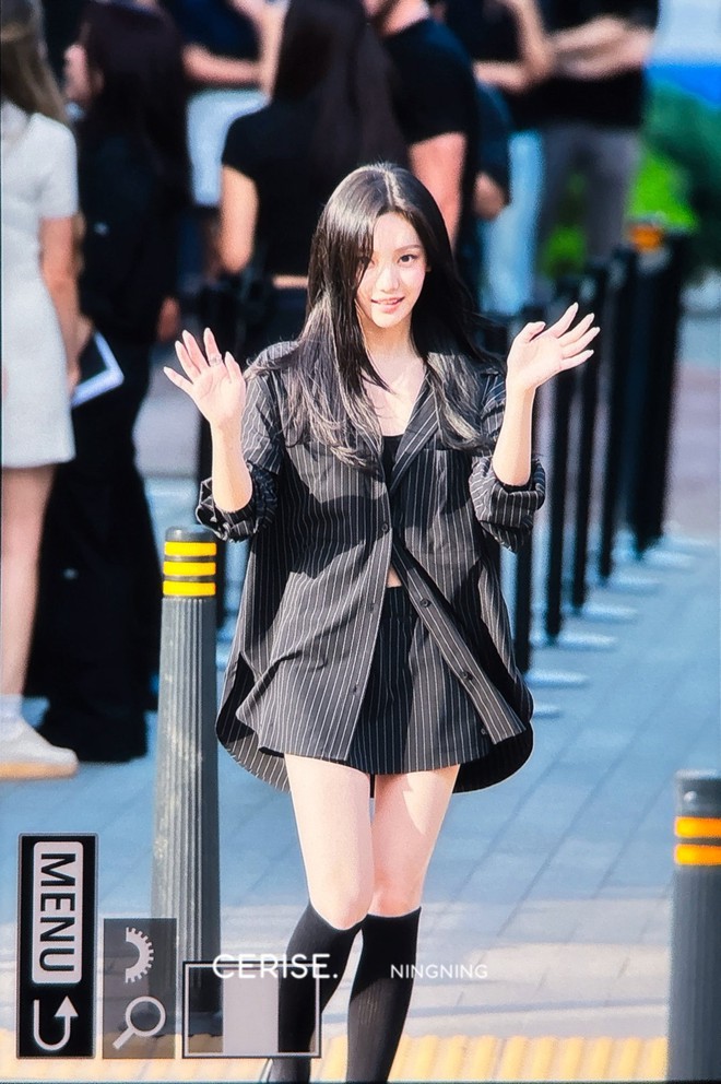 Dàn cực phẩm 1% Kpop đồng loạt diện đồ đen: Jisoo BLACKPINK và Jin BTS như nam nữ chính phim tài phiệt- Ảnh 11.
