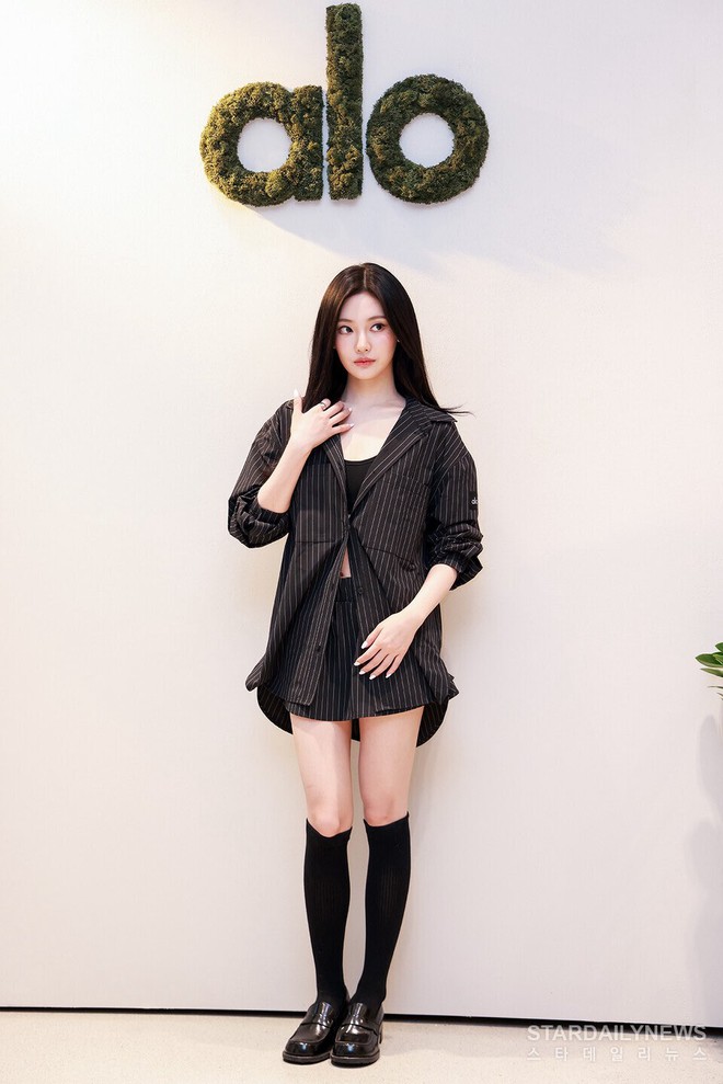 Dàn cực phẩm 1% Kpop đồng loạt diện đồ đen: Jisoo BLACKPINK và Jin BTS như nam nữ chính phim tài phiệt- Ảnh 13.