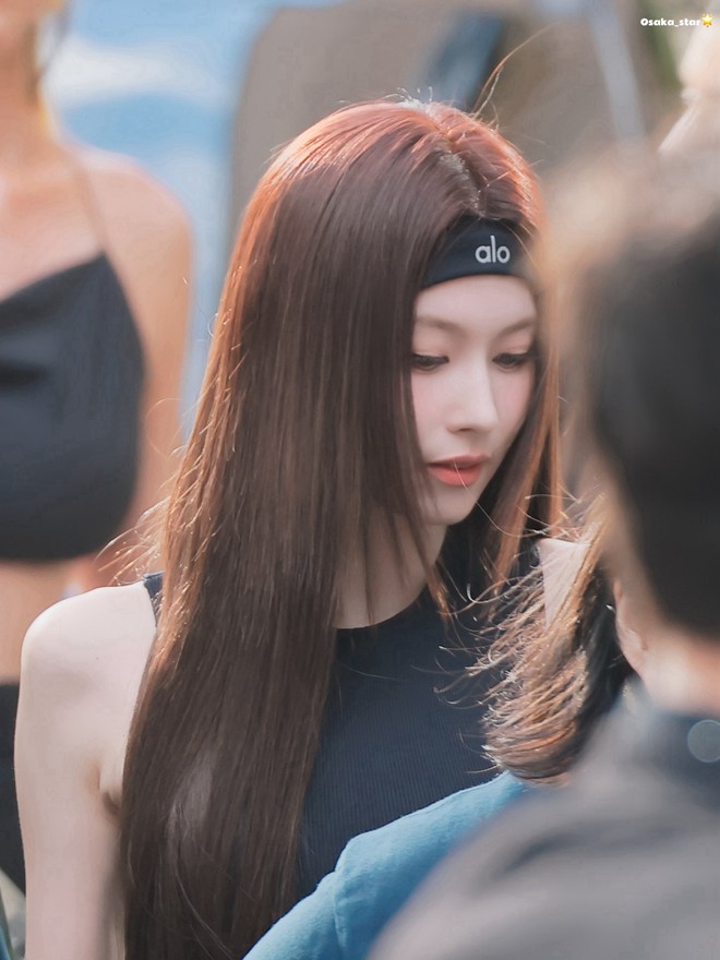 Dàn cực phẩm 1% Kpop đồng loạt diện đồ đen: Jisoo BLACKPINK và Jin BTS như nam nữ chính phim tài phiệt- Ảnh 17.