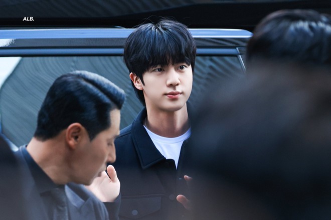 Dàn cực phẩm 1% Kpop đồng loạt diện đồ đen: Jisoo BLACKPINK và Jin BTS như nam nữ chính phim tài phiệt- Ảnh 21.