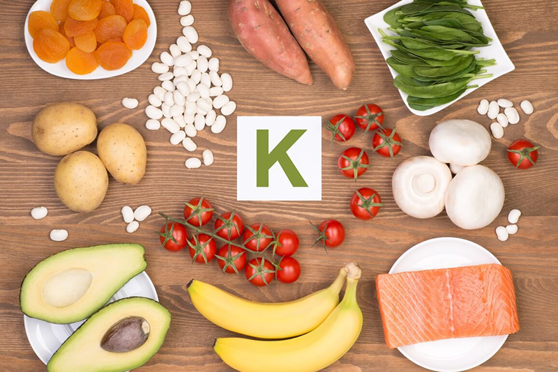 Lý do vitamin K có tác dụng chống lão hóa và dấu hiệu cho thấy bạn đang bị thiếu vitamin này: 2 độ tuổi đặc biệt cần bổ sung- Ảnh 1. Lý do vitamin K có tác dụng chống lão hóa và dấu hiệu cho thấy bạn đang bị thiếu vitamin này: 2 độ tuổi đặc biệt cần bổ sung- Ảnh 1.