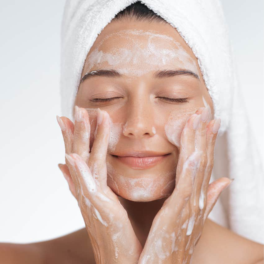 16 thói quen được bác sĩ da liễu khuyên chị em nên làm để trông trẻ lâu, lão hóa chậm hơn- Ảnh 2.