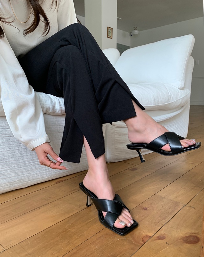 4 kiểu giày đẹp khỏi nghĩ để phối cùng quần ống rộng: Tôn dáng tối ưu, nâng tầm vẻ sang trọng- Ảnh 7.