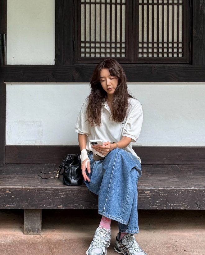 4 mẫu quần jeans không bao giờ lỗi mốt, phụ nữ trên 40 tuổi mặc là đẹp nhất- Ảnh 5.