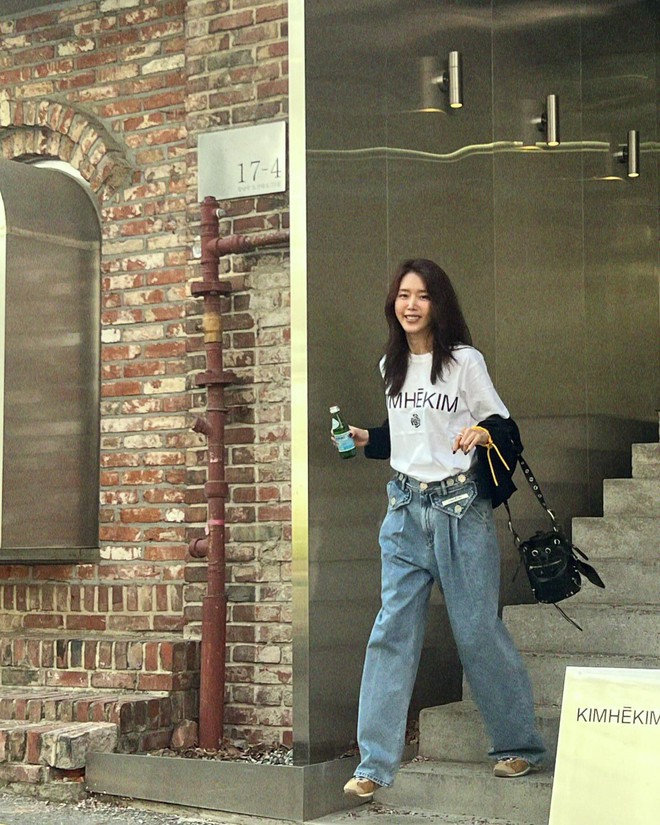 4 mẫu quần jeans không bao giờ lỗi mốt, phụ nữ trên 40 tuổi mặc là đẹp nhất- Ảnh 6.