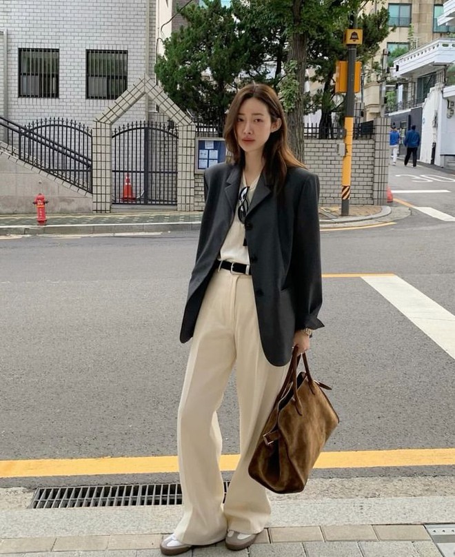 4 món đồ thu must-have, sau 35 bạn mặc kiểu gì cũng đẹp- Ảnh 2. 4 món đồ thu must-have, sau 35 bạn mặc kiểu gì cũng đẹp- Ảnh 2.