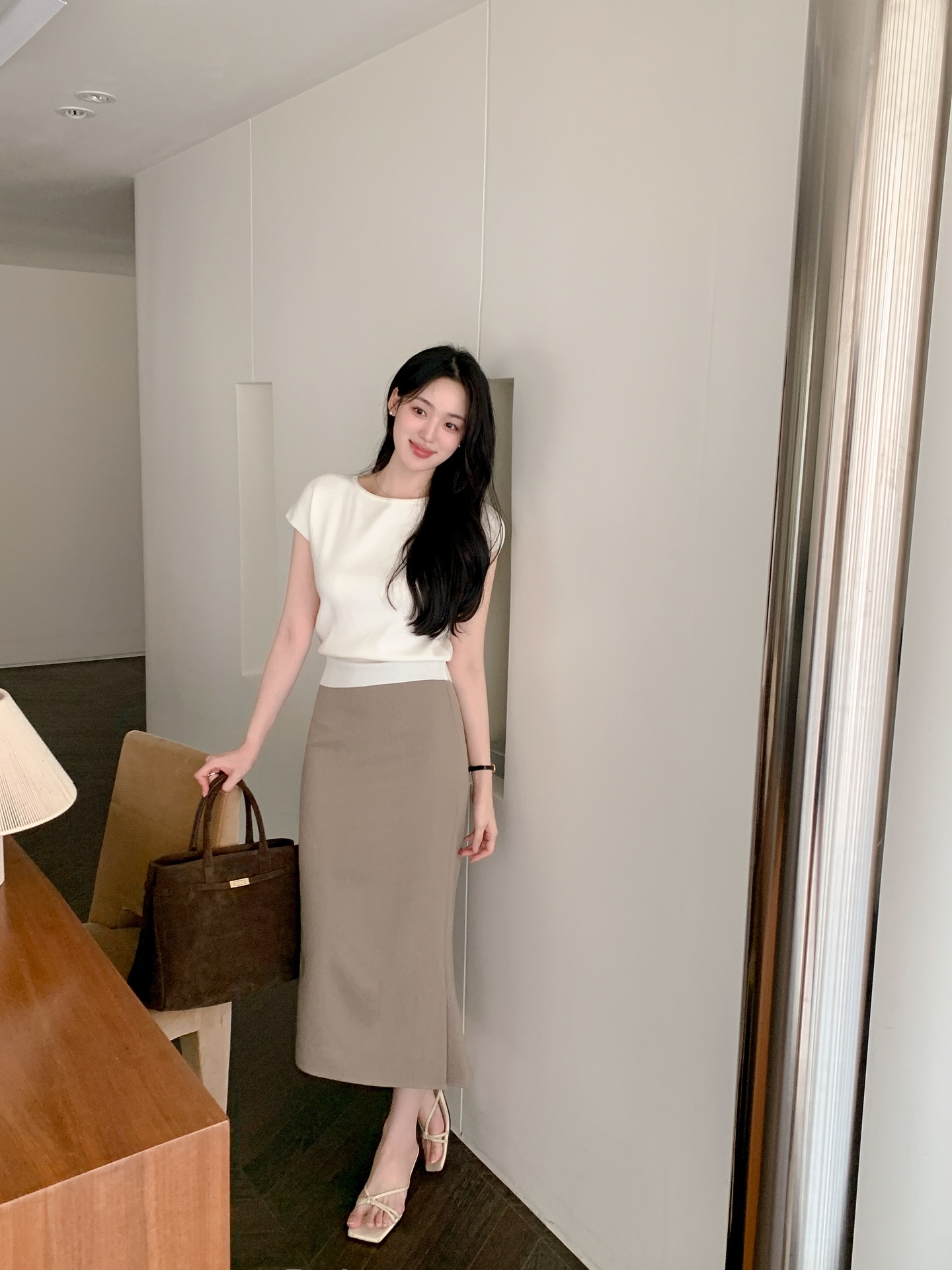 5 món thời trang công sở tôn dáng tuyệt đỉnh, cứ mặc lên là trông cao ráo và thon thả hơn hẳn- Ảnh 5. 5 món thời trang công sở tôn dáng tuyệt đỉnh, cứ mặc lên là trông cao ráo và thon thả hơn hẳn- Ảnh 5.