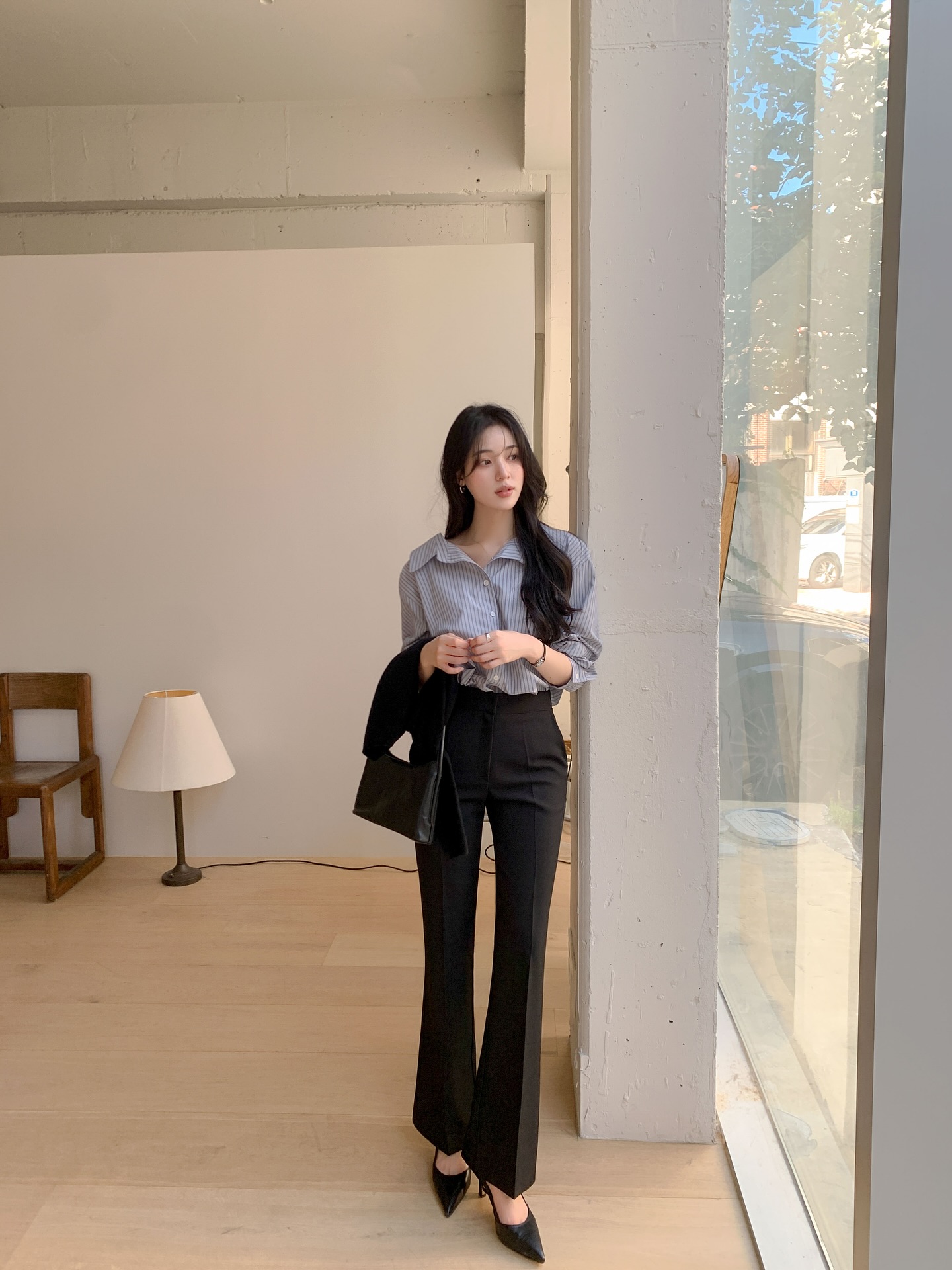 5 món thời trang công sở tôn dáng tuyệt đỉnh, cứ mặc lên là trông cao ráo và thon thả hơn hẳn- Ảnh 7. 5 món thời trang công sở tôn dáng tuyệt đỉnh, cứ mặc lên là trông cao ráo và thon thả hơn hẳn- Ảnh 7.