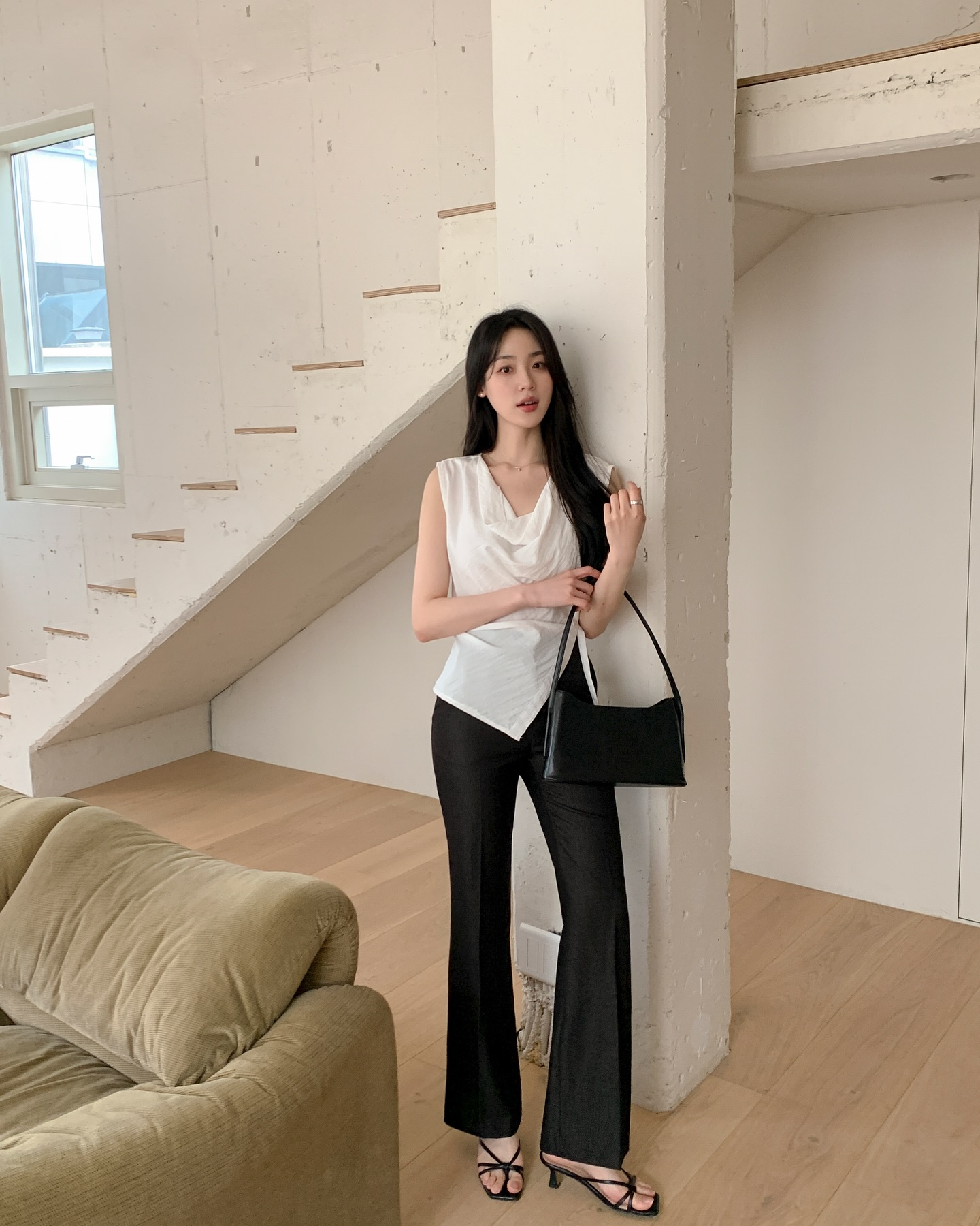 5 món thời trang công sở tôn dáng tuyệt đỉnh, cứ mặc lên là trông cao ráo và thon thả hơn hẳn- Ảnh 8. 5 món thời trang công sở tôn dáng tuyệt đỉnh, cứ mặc lên là trông cao ráo và thon thả hơn hẳn- Ảnh 8.