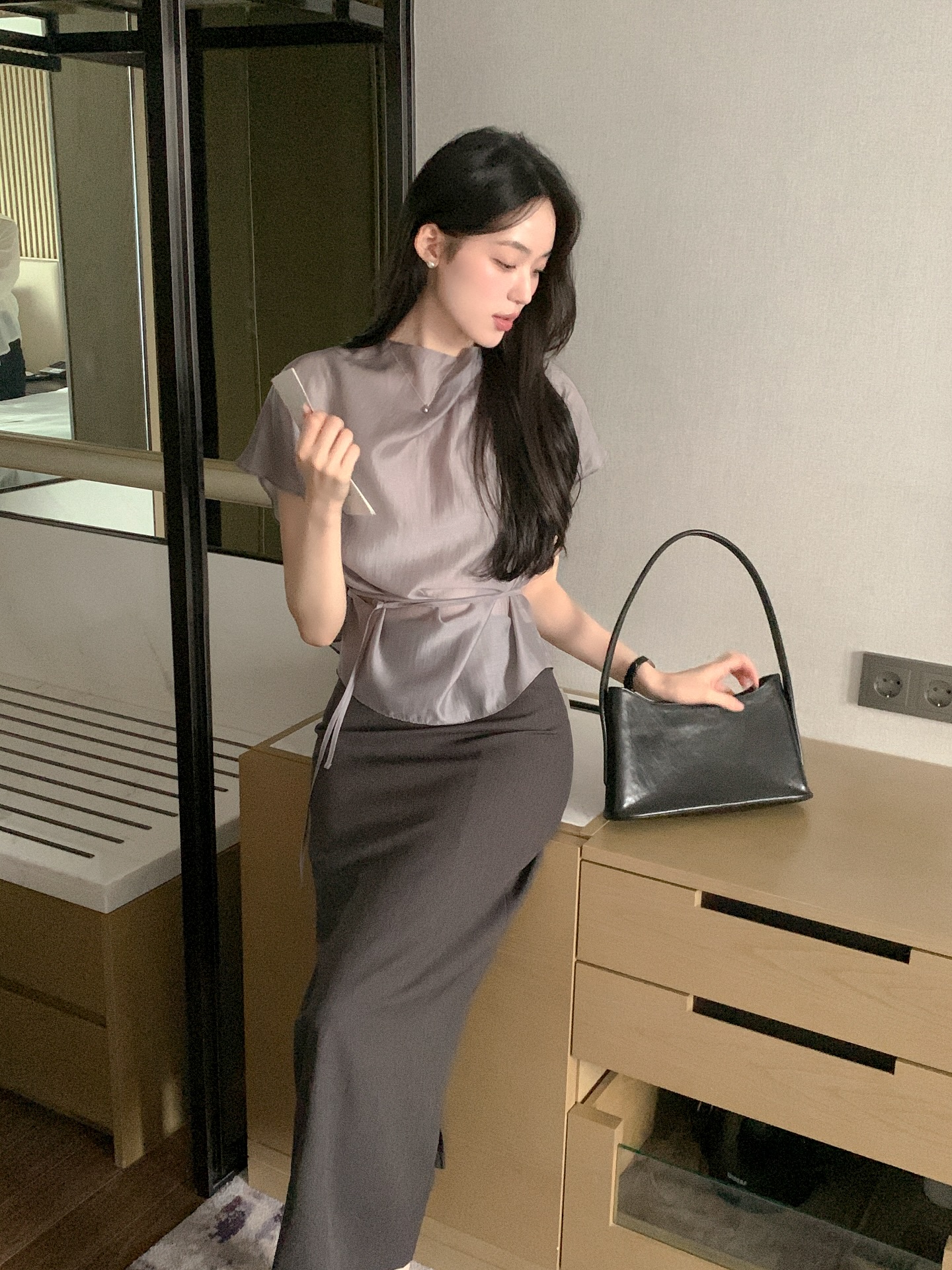 5 món thời trang công sở tôn dáng tuyệt đỉnh, cứ mặc lên là trông cao ráo và thon thả hơn hẳn- Ảnh 1. 5 món thời trang công sở tôn dáng tuyệt đỉnh, cứ mặc lên là trông cao ráo và thon thả hơn hẳn- Ảnh 1.