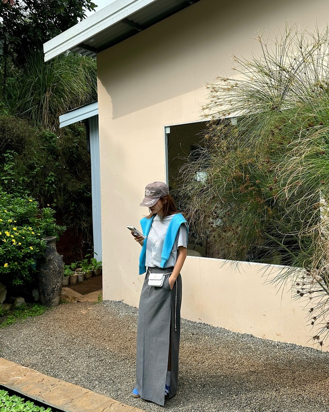 5 món thời trang được dàn sao nữ 40+ mặc thường xuyên để hack tuổi xuất sắc- Ảnh 9. 5 món thời trang được dàn sao nữ 40+ mặc thường xuyên để hack tuổi xuất sắc- Ảnh 9.