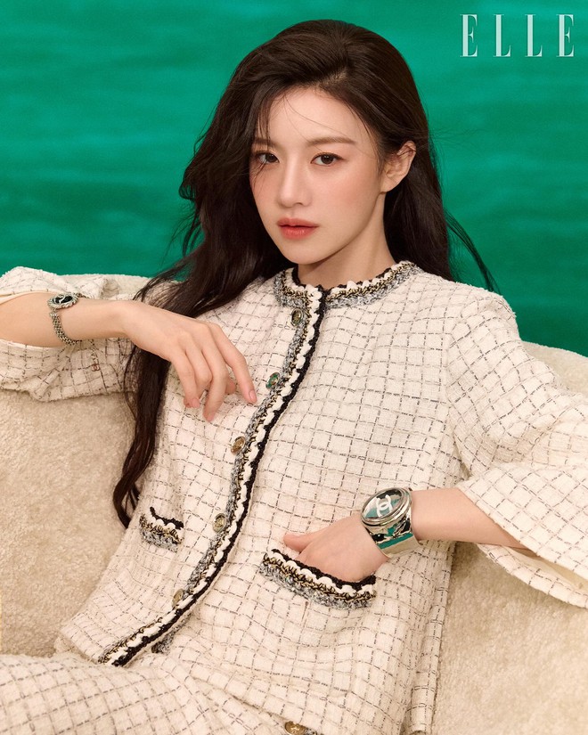 Ảnh chụp vội của sao nữ mặt kim cương: Netizen ví như 