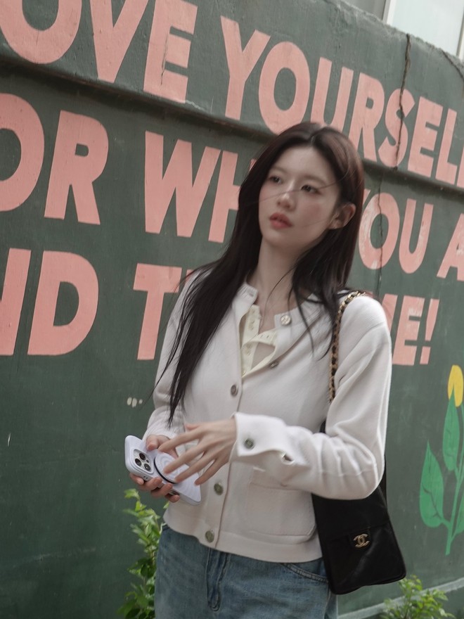 Ảnh chụp vội của sao nữ mặt kim cương: Netizen ví như 