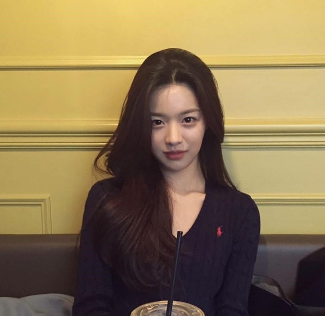 Ảnh chụp vội của sao nữ mặt kim cương: Netizen ví như 