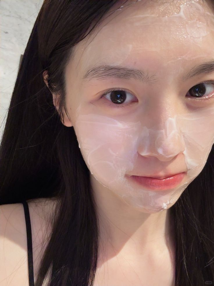 Bạn cần biết: Đổi cách rửa mặt, làn da có thể trẻ hơn đến 5 tuổi- Ảnh 2.