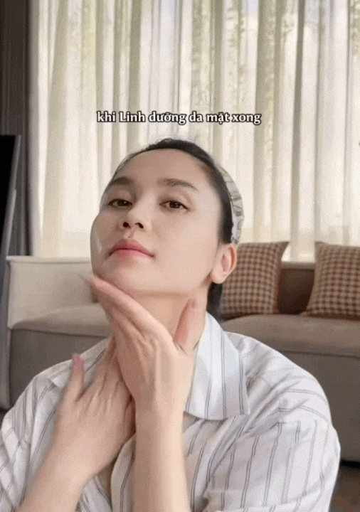 Cách "chị bán gạo" giữ nhan sắc tươi trẻ ở tuổi 40, nhìn vùng da cổ là thấy chị giữ da cỡ nào! cach chi ban gao giu nhan sac tuoi tre o tuoi 40 nhin vung da co la thay chi giu da co nao