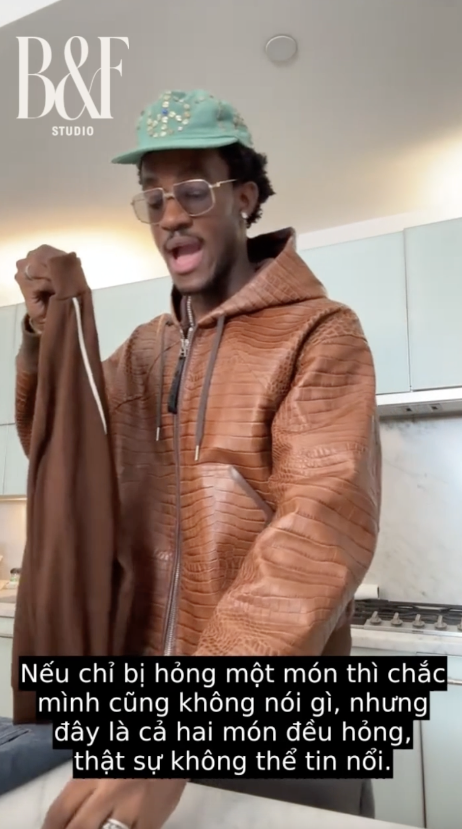 Chàng trai mặc đẹp nhất TikTok phốt đồ Miu Miu quá tệ: 470 triệu cho 2 chiếc áo bung khuy, rớt khoá ngay khi unbox- Ảnh 4. Chàng trai mặc đẹp nhất TikTok phốt đồ Miu Miu quá tệ: 470 triệu cho 2 chiếc áo bung khuy, rớt khoá ngay khi unbox- Ảnh 4.