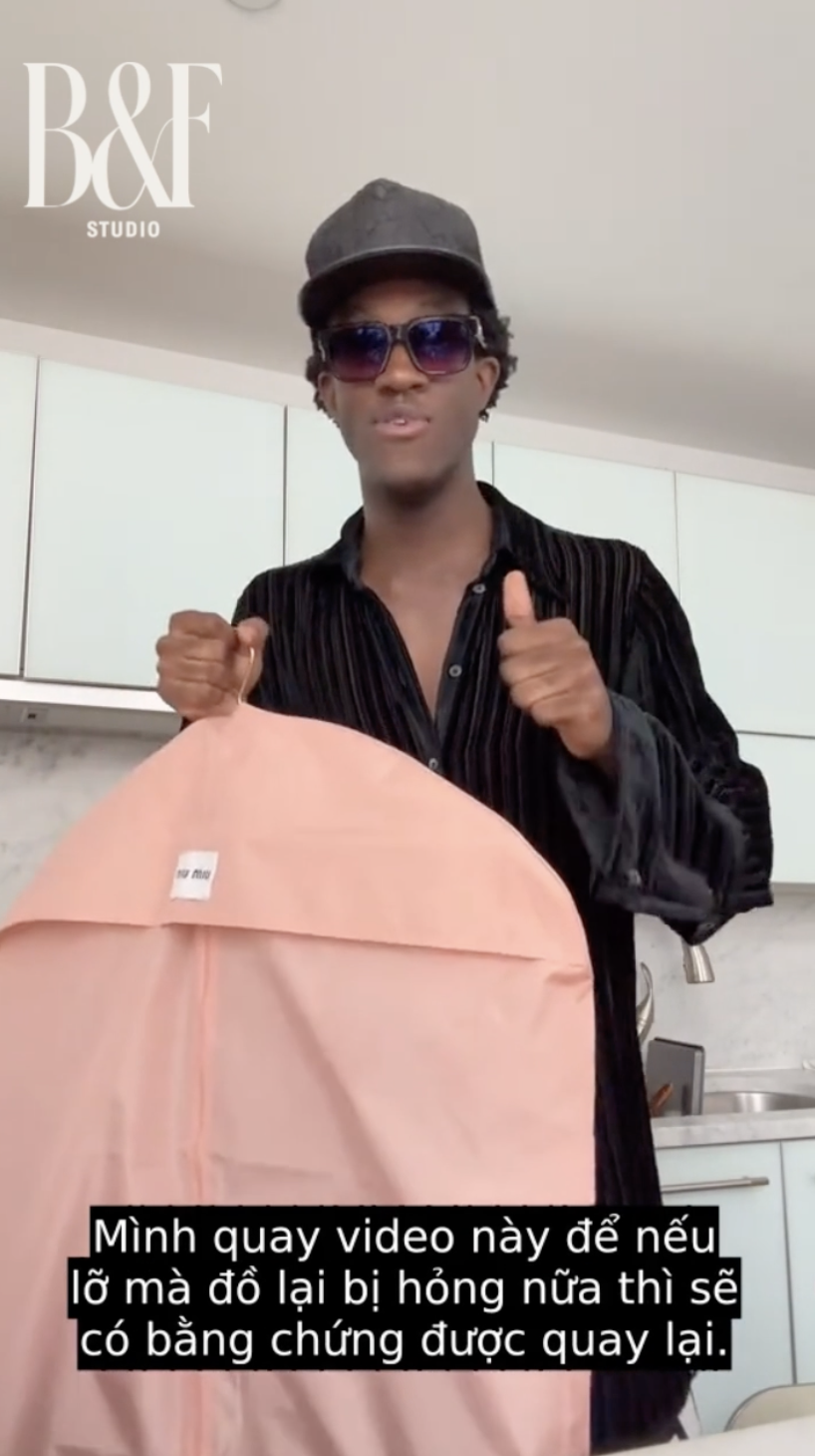 Chàng trai mặc đẹp nhất TikTok phốt đồ Miu Miu quá tệ: 470 triệu cho 2 chiếc áo bung khuy, rớt khoá ngay khi unbox- Ảnh 6. Chàng trai mặc đẹp nhất TikTok phốt đồ Miu Miu quá tệ: 470 triệu cho 2 chiếc áo bung khuy, rớt khoá ngay khi unbox- Ảnh 6.