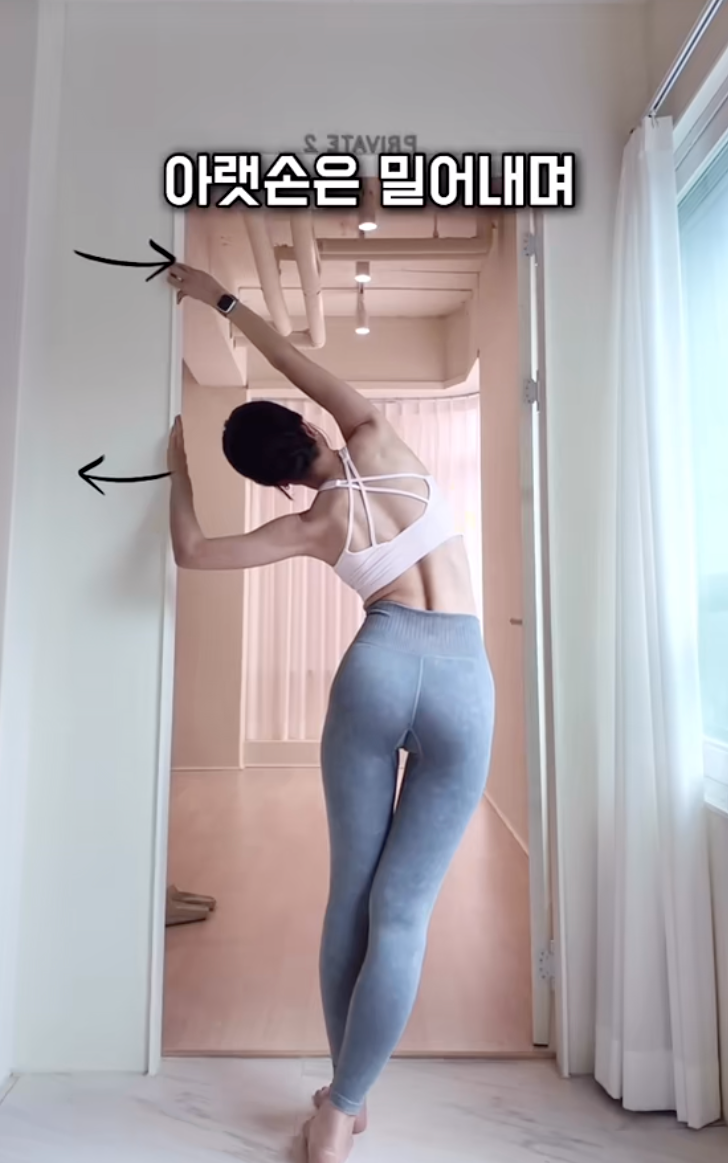 Động tác giữ 5 giây mà siết mỡ bụng cực kỳ hiệu nghiệm, khuyên chị em tuổi 35+ nên tập mỗi ngày- Ảnh 6. Động tác giữ 5 giây mà siết mỡ bụng cực kỳ hiệu nghiệm, khuyên chị em tuổi 35+ nên tập mỗi ngày- Ảnh 6.