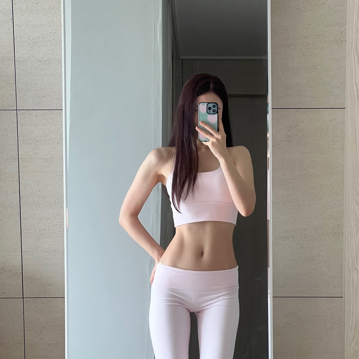 Động tác giữ 5 giây mà siết mỡ bụng cực kỳ hiệu nghiệm, khuyên chị em tuổi 35+ nên tập mỗi ngày- Ảnh 1. Động tác giữ 5 giây mà siết mỡ bụng cực kỳ hiệu nghiệm, khuyên chị em tuổi 35+ nên tập mỗi ngày- Ảnh 1.