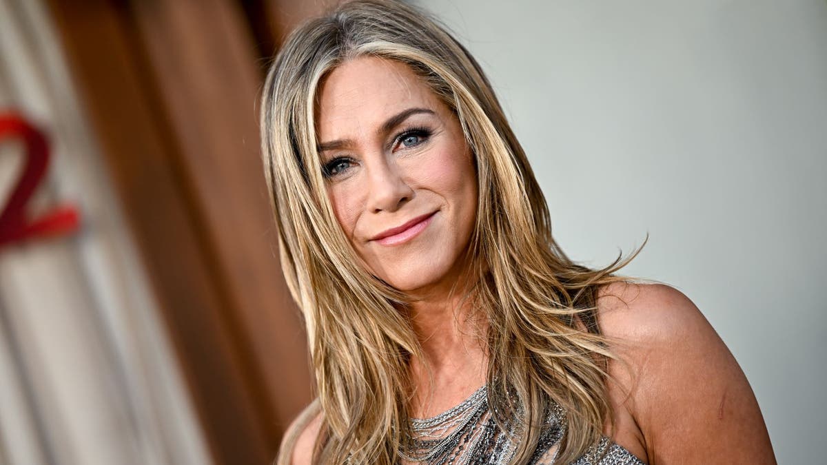 Không phải kem dưỡng, cũng chẳng phải ăn kiêng, bí quyết "chống giặc già" của Jennifer Aniston là 1 thứ ở trong đầu nhưng ít ai biết- Ảnh 3.