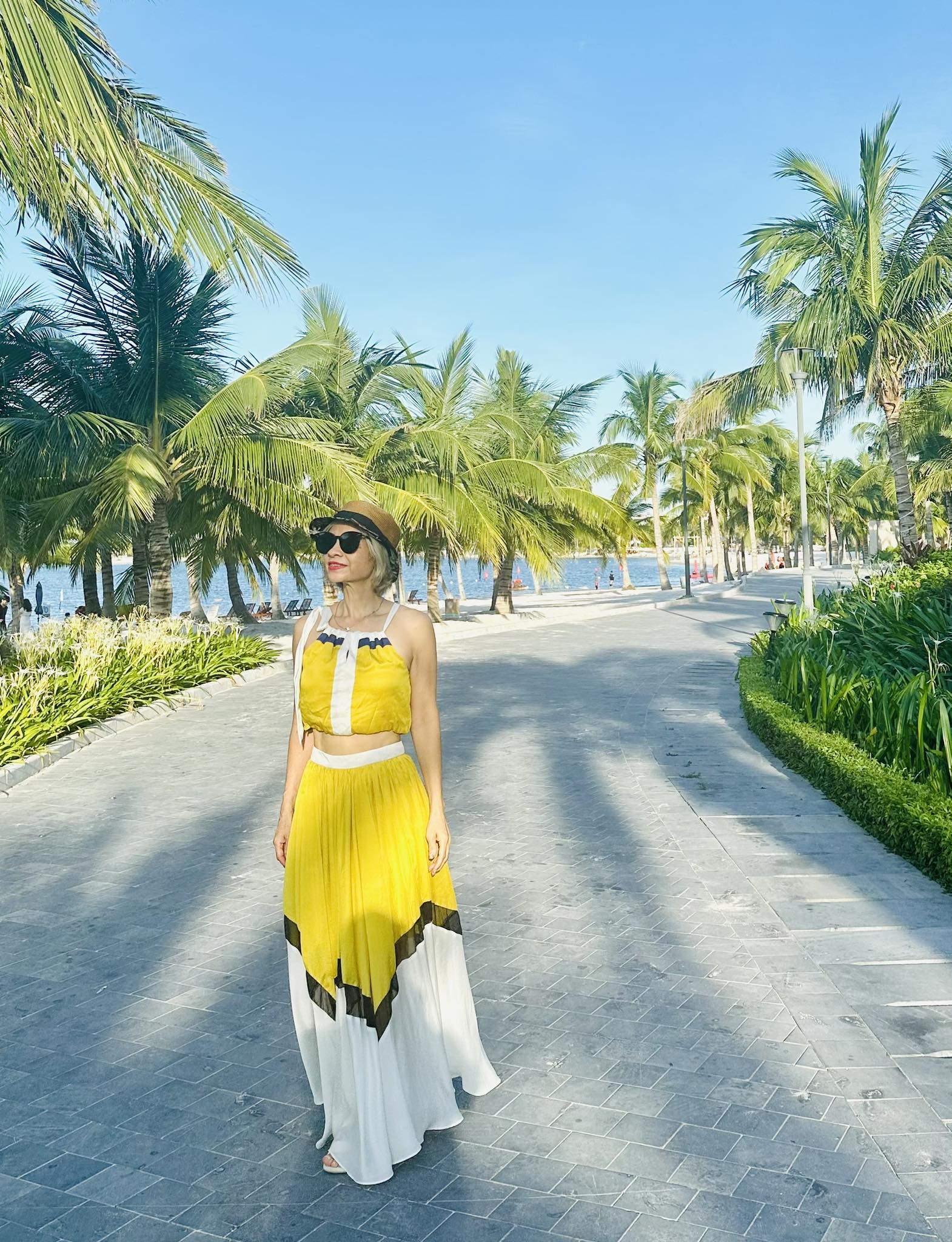 Người phụ nữ tuổi 60 này tập theo Youtube mỗi ngày, vòng eo 59cm nhờ động tác siết mỡ đơn giản- Ảnh 3. Người phụ nữ tuổi 60 này tập theo Youtube mỗi ngày, vòng eo 59cm nhờ động tác siết mỡ đơn giản- Ảnh 3.