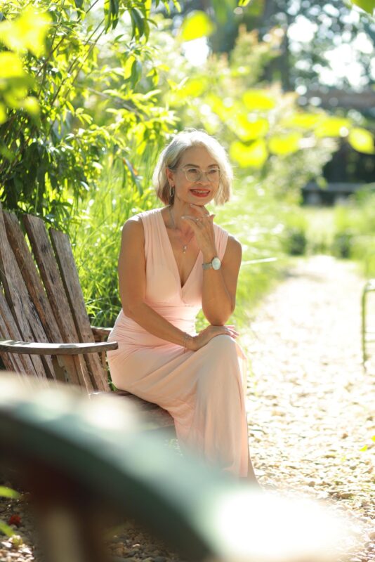 Người phụ nữ tuổi 60 này tập theo Youtube mỗi ngày, vòng eo 59cm nhờ động tác siết mỡ đơn giản 6 Người phụ nữ tuổi 60 này tập theo Youtube mỗi ngày, vòng eo 59cm nhờ động tác siết mỡ đơn giản nguoi phu nu tuoi 60 nay tap theo youtube moi ngay vong eo 59cm nho dong tac siet mo don gian