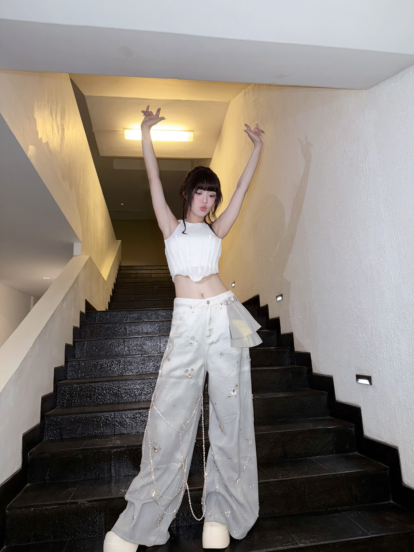 "Nữ thần màn LED" khiến cả triệu người mê mẩn: Hóa ra là mỹ nhân eo nhỏ nhất Vbiz- Ảnh 14. "Nữ thần màn LED" khiến cả triệu người mê mẩn: Hóa ra là mỹ nhân eo nhỏ nhất Vbiz- Ảnh 14.