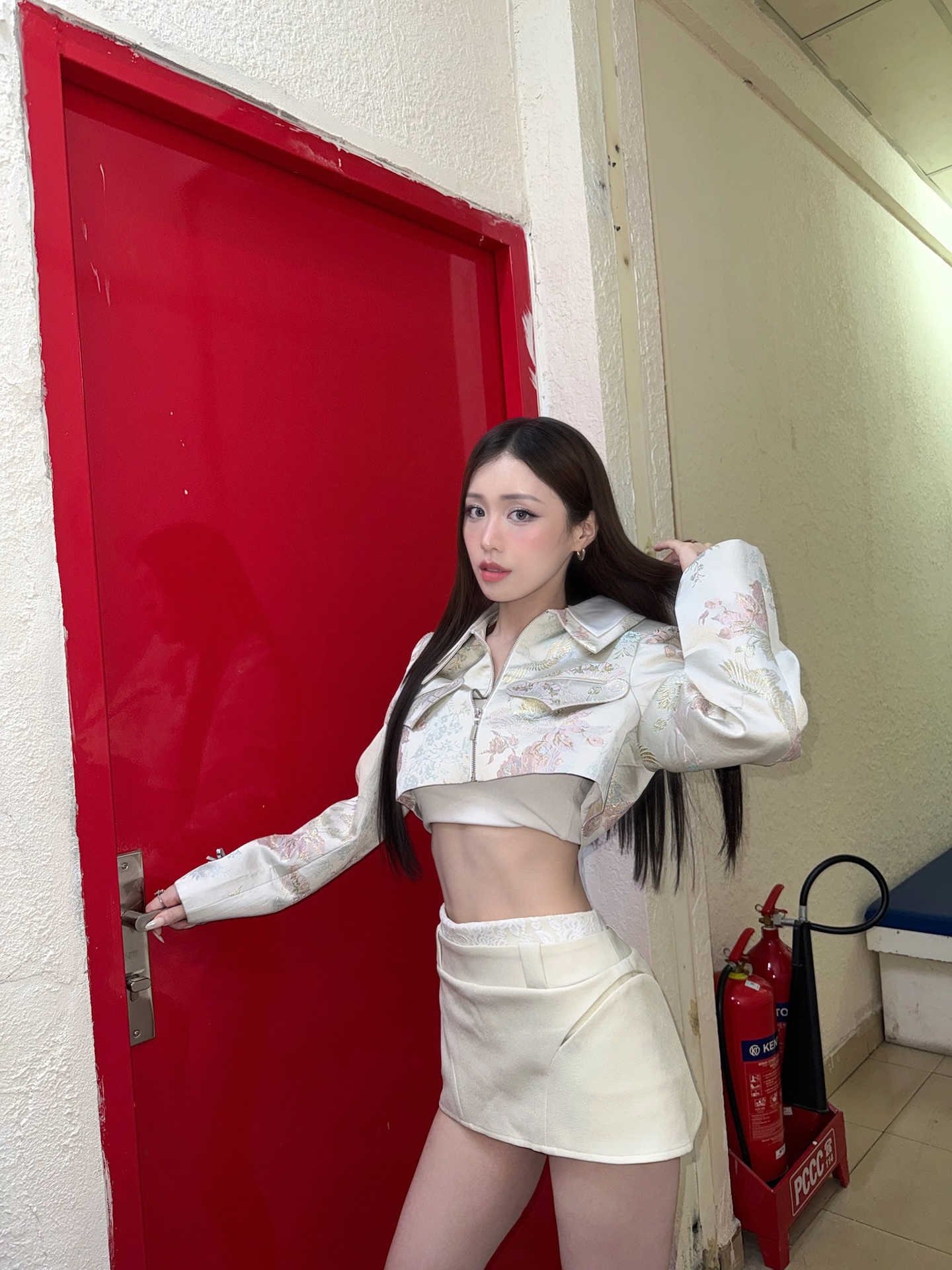 "Nữ thần màn LED" khiến cả triệu người mê mẩn: Hóa ra là mỹ nhân eo nhỏ nhất Vbiz- Ảnh 15. "Nữ thần màn LED" khiến cả triệu người mê mẩn: Hóa ra là mỹ nhân eo nhỏ nhất Vbiz- Ảnh 15.