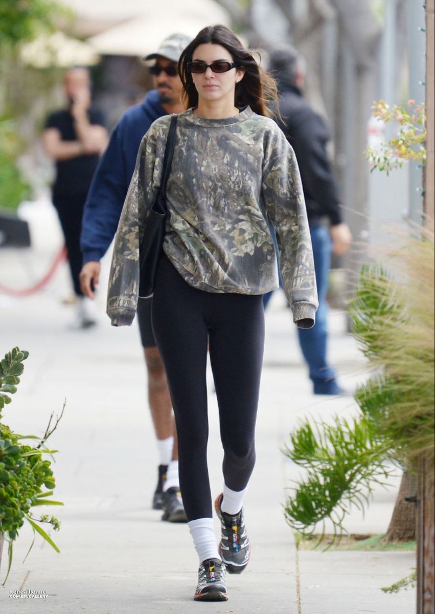 Salomon - Đôi sneakers “thô kệch” trở thành đồng phục của hội IT girl toàn cầu- Ảnh 2.