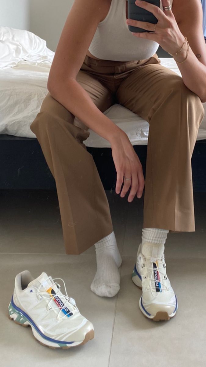 Salomon - Đôi sneakers “thô kệch” trở thành đồng phục của hội IT girl toàn cầu- Ảnh 11.