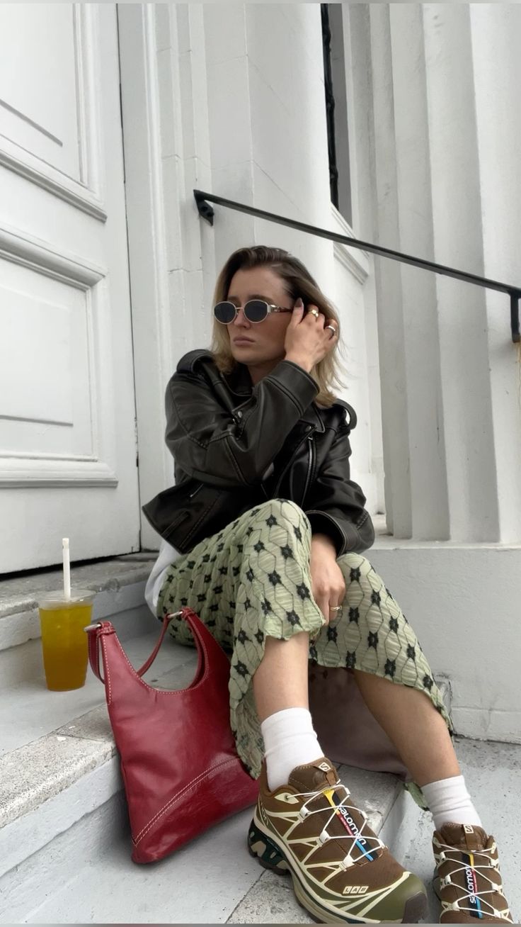 Salomon - Đôi sneakers “thô kệch” trở thành đồng phục của hội IT girl toàn cầu- Ảnh 12.