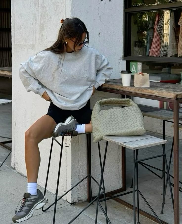 Salomon - Đôi sneakers “thô kệch” trở thành đồng phục của hội IT girl toàn cầu- Ảnh 19.