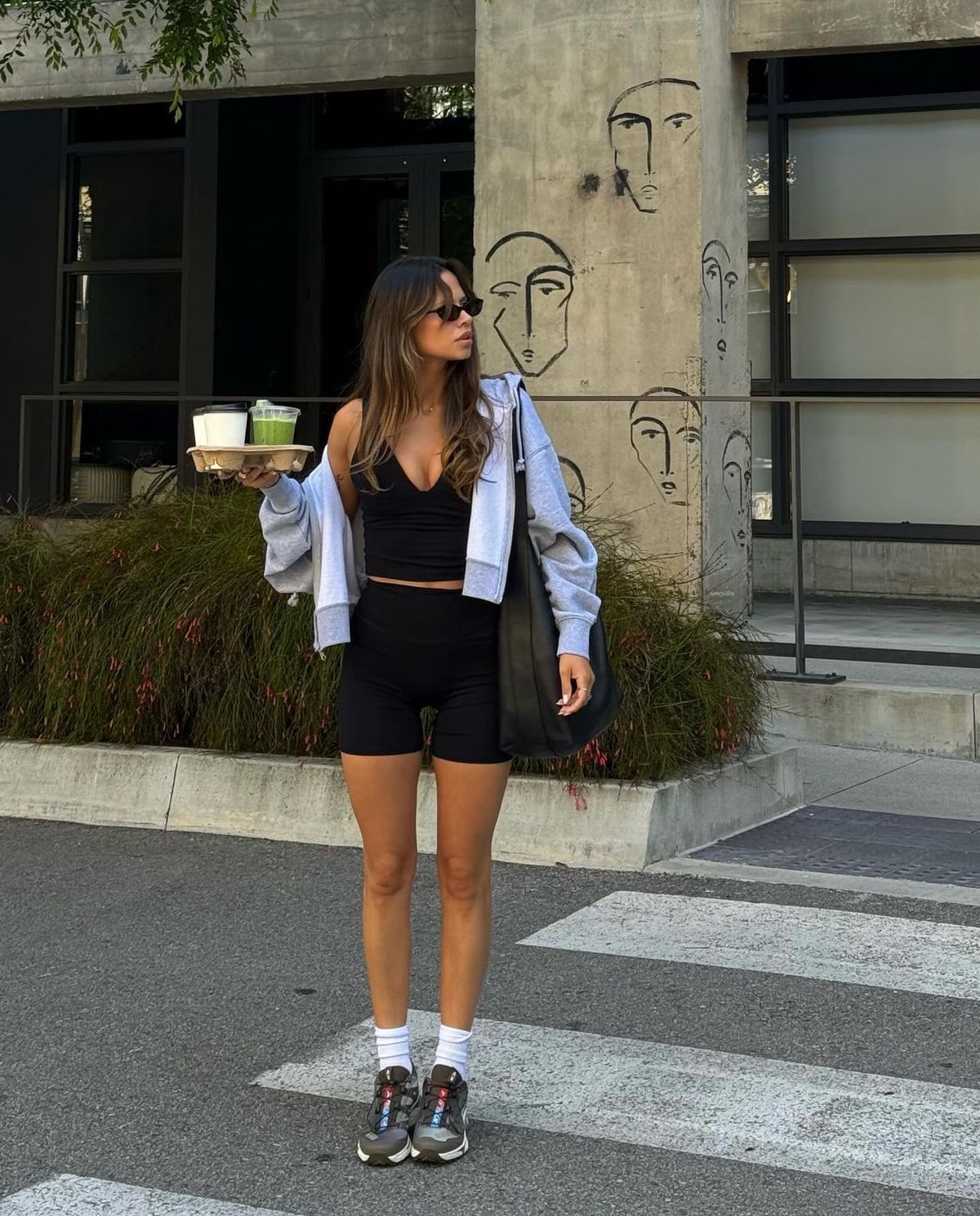 Salomon - Đôi sneakers “thô kệch” trở thành đồng phục của hội IT girl toàn cầu- Ảnh 20.