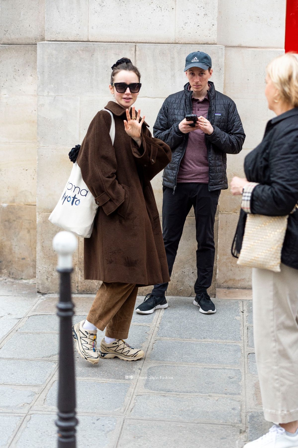 Salomon - Đôi sneakers “thô kệch” trở thành đồng phục của hội IT girl toàn cầu- Ảnh 3.