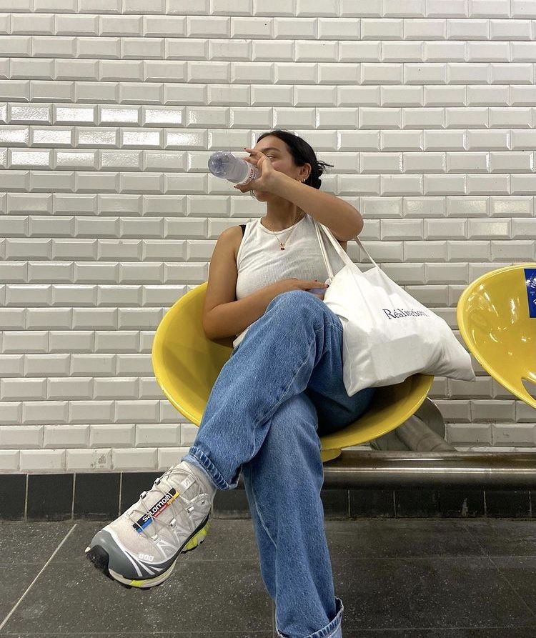 Salomon - Đôi sneakers “thô kệch” trở thành đồng phục của hội IT girl toàn cầu- Ảnh 22.