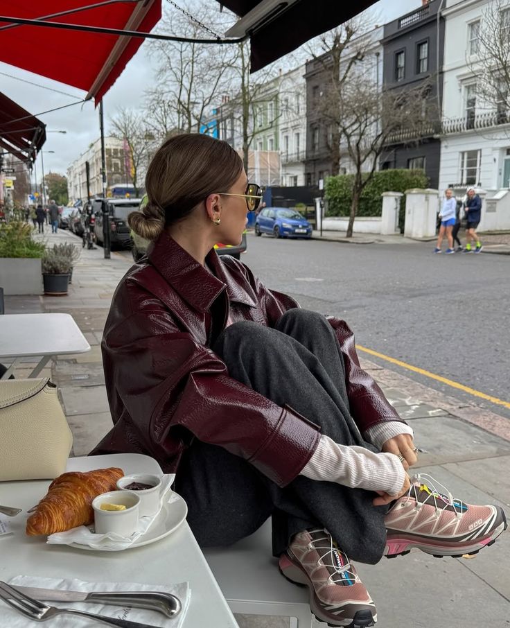 Salomon - Đôi sneakers “thô kệch” trở thành đồng phục của hội IT girl toàn cầu- Ảnh 25.