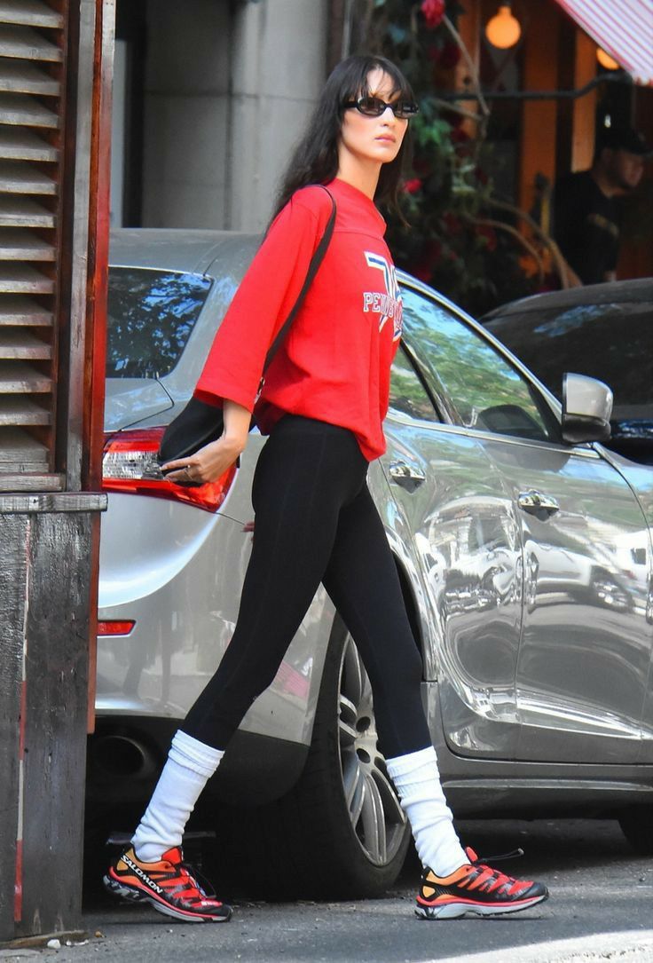 Salomon - Đôi sneakers “thô kệch” trở thành đồng phục của hội IT girl toàn cầu- Ảnh 4.