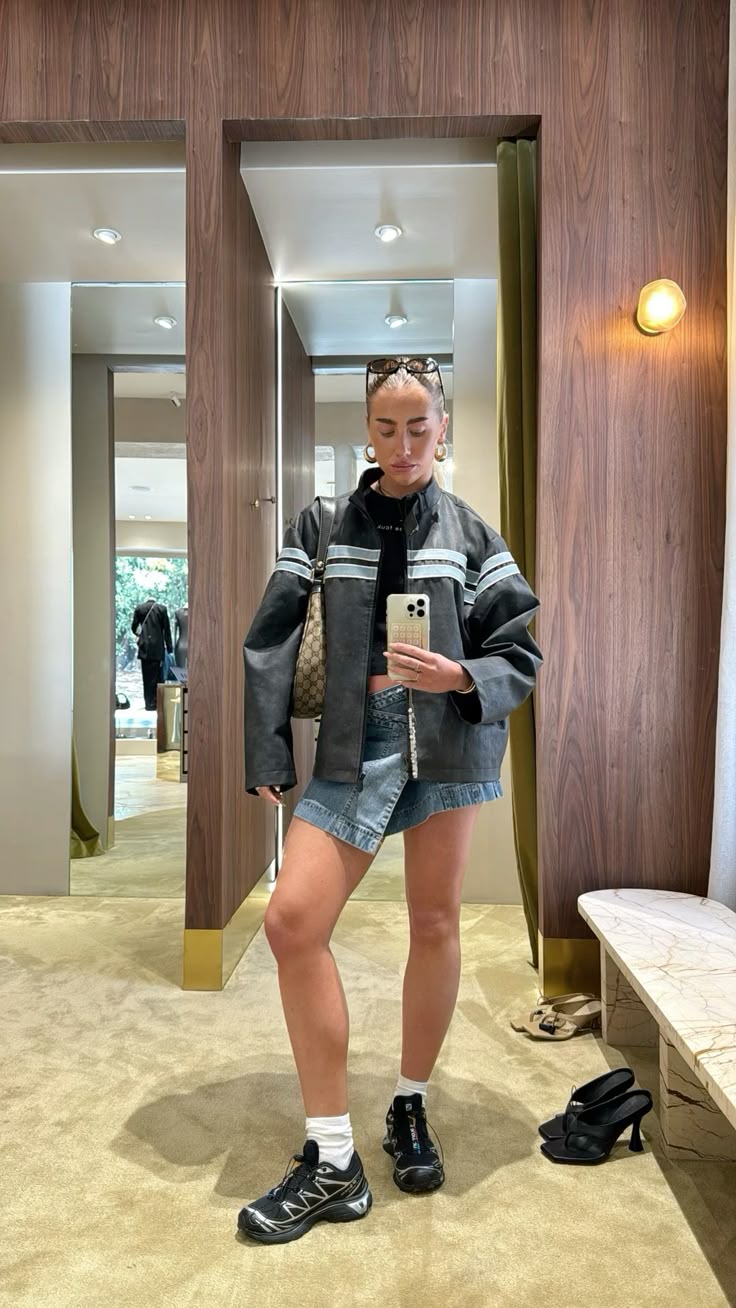 Salomon - Đôi sneakers “thô kệch” trở thành đồng phục của hội IT girl toàn cầu- Ảnh 36.