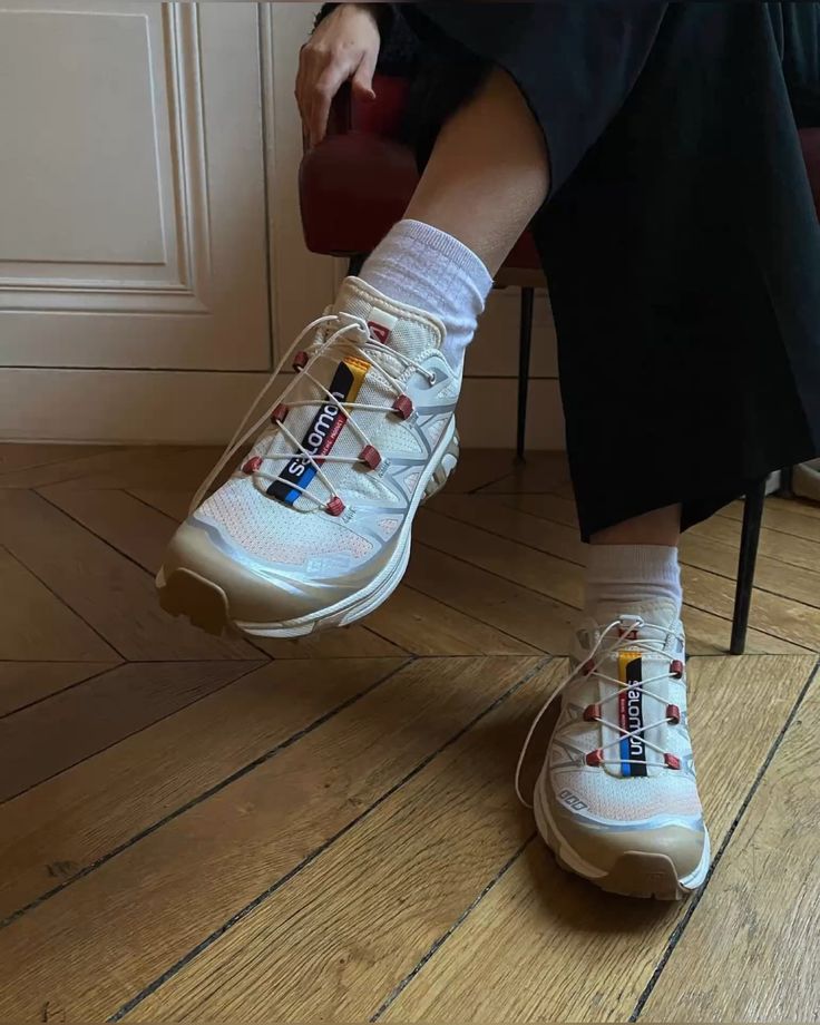 Salomon - Đôi sneakers “thô kệch” trở thành đồng phục của hội IT girl toàn cầu- Ảnh 6.