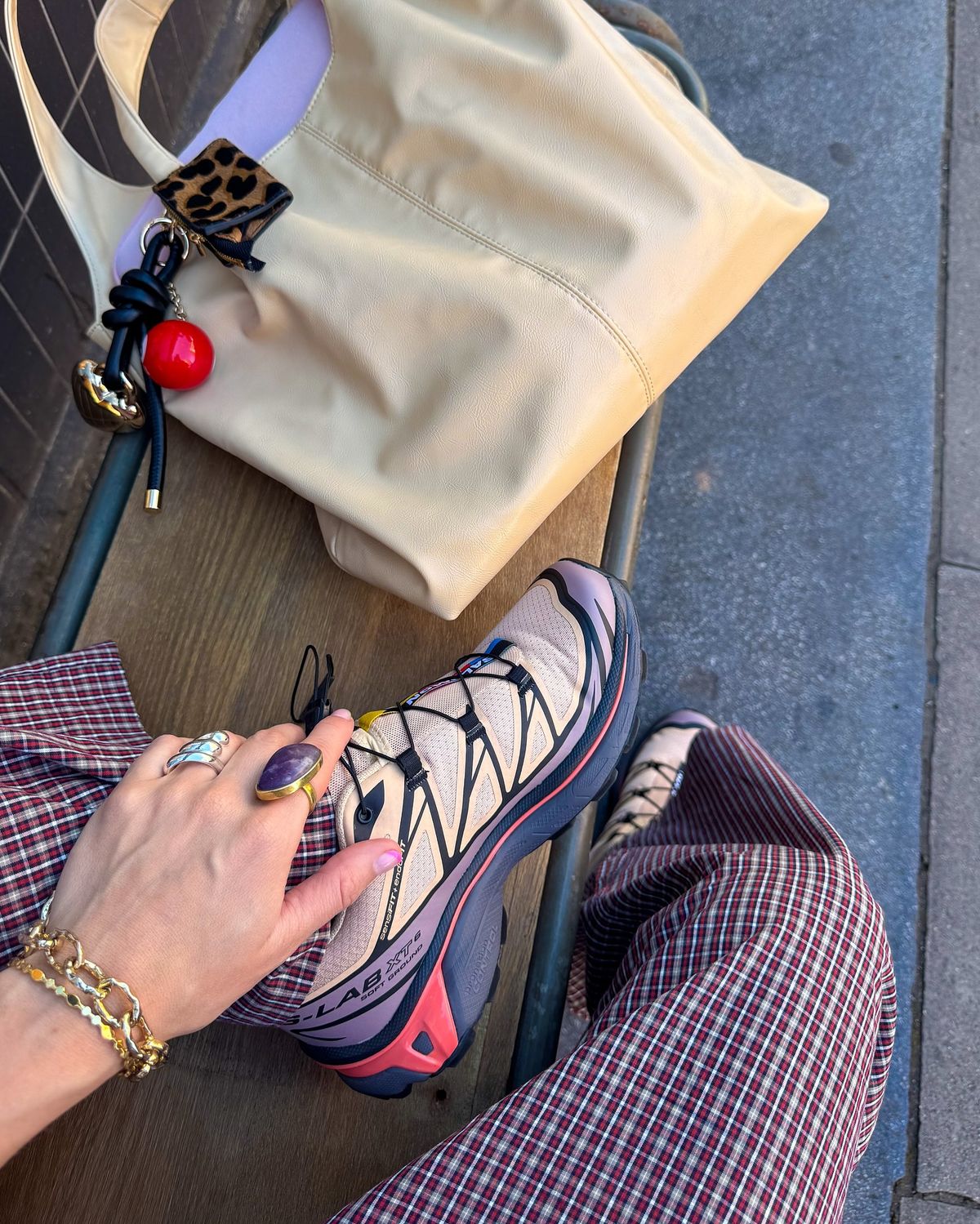 Salomon - Đôi sneakers “thô kệch” trở thành đồng phục của hội IT girl toàn cầu- Ảnh 9.