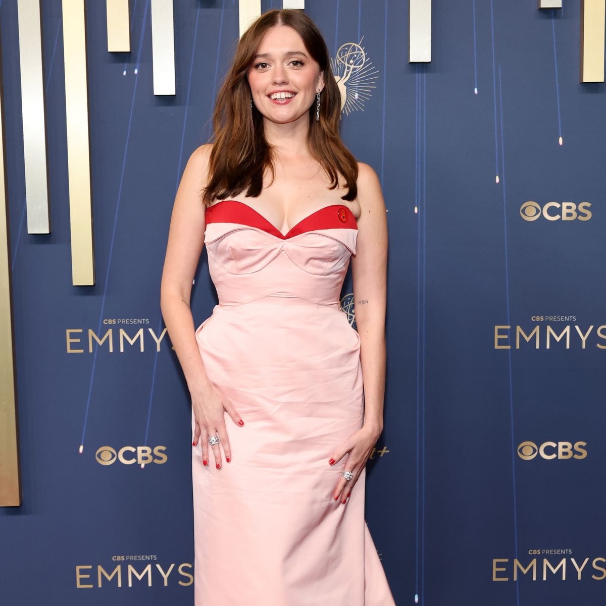 Sao nữ hút trọn sự chú ý trên thảm đỏ bằng hàm răng Sao nữ hút trọn sự chú ý trên thảm đỏ bằng hàm răng