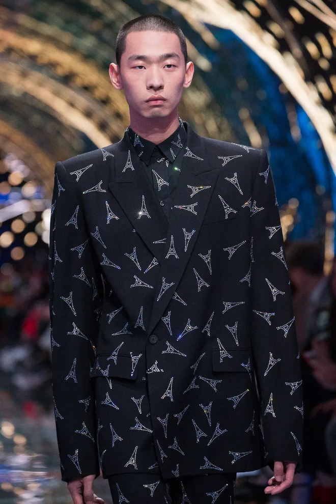 Sơn Tùng M-TP được khen mặc đẹp hơn người mẫu 1m8 của Balenciaga, có xứng đáng?- Ảnh 3.